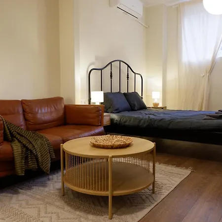 Chic In Center - Urban Oasis For 2!